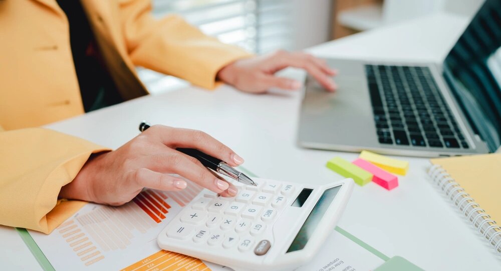 Аутстаффинг иностранных работников: как бизнес теряет деньги не на ставке, а на неуправляемых рисках