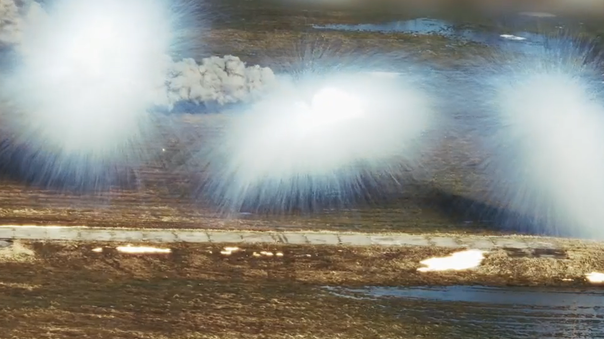 Робот Курьер России с дымовой завесой «Адис» 