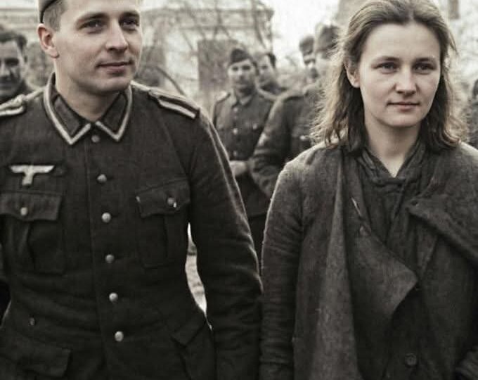 Немцы уже разминали пальцы и скалились в предвкушении «весёлой охоты», уверенные, что сломать одну славянскую девчонку им раз плюнуть, но су