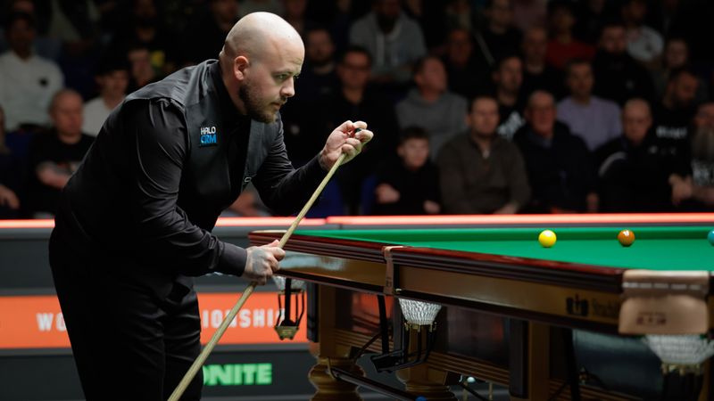 Квалификация чемпионата мира по снукеру 2026. Бинъю заработал огромный бонус и проиграл, Ковальски - в шаге от ЧМ. Кто еще почти отобрался?