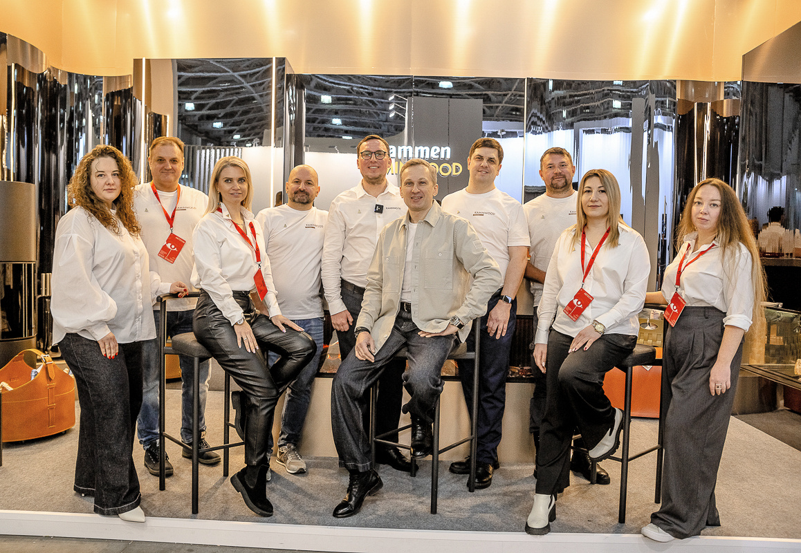 Команды KAMINWOOD & FLAMMEN на своем выставочном стенде