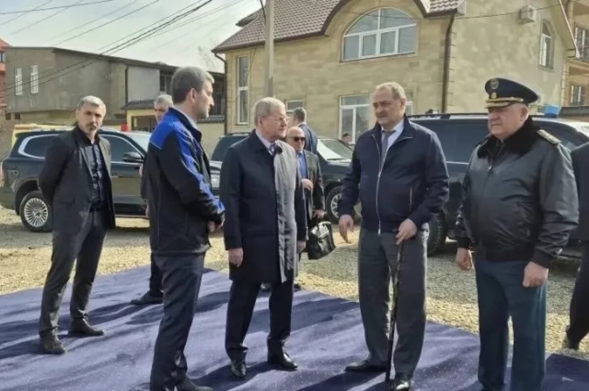    Глава Дагестана ответил на пересуды о ковре на подстанции Приморская