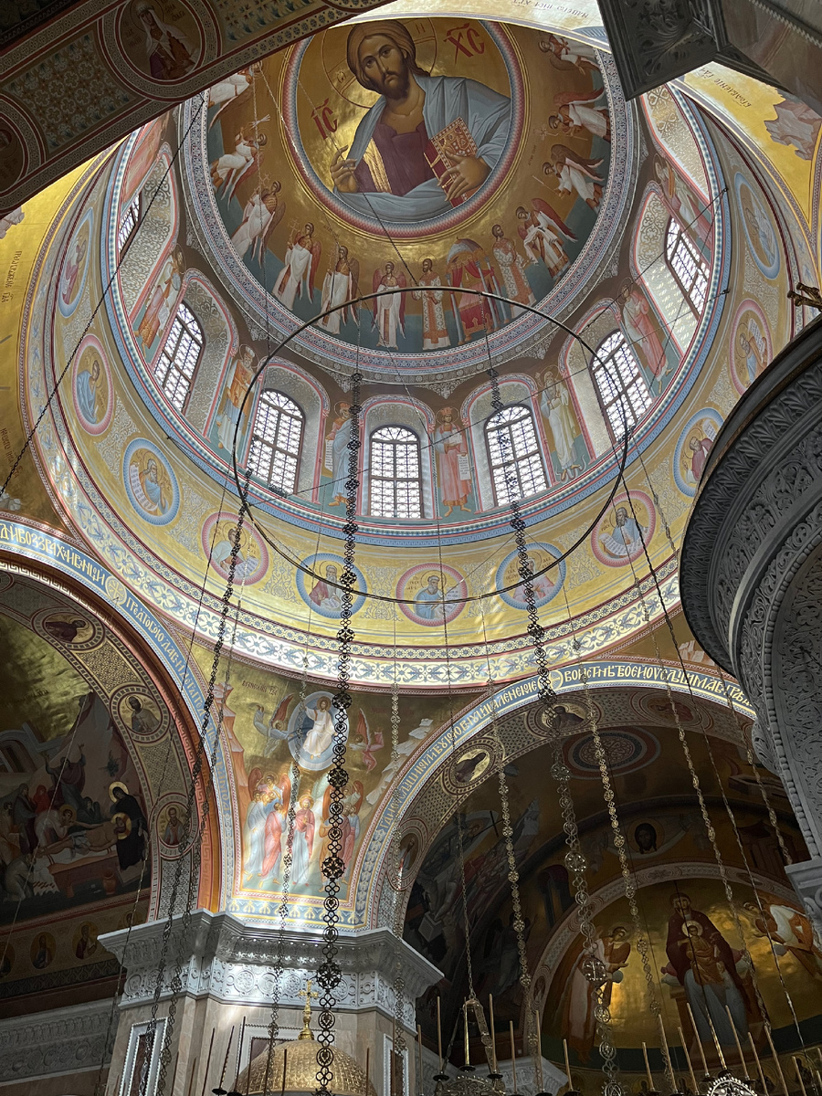 Собор внутри , в честь святого благоверного князя Александра Невского г. Екатеринбург 