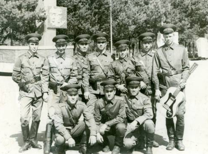 "Самым тяжелым было, выполнение секретной инструкции - пленных не брать": прапорщик о службе в ДШМГ КВПО в Афганистане