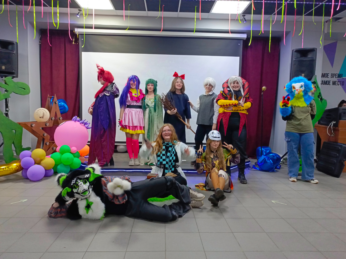 Участники дефиле в косплеях