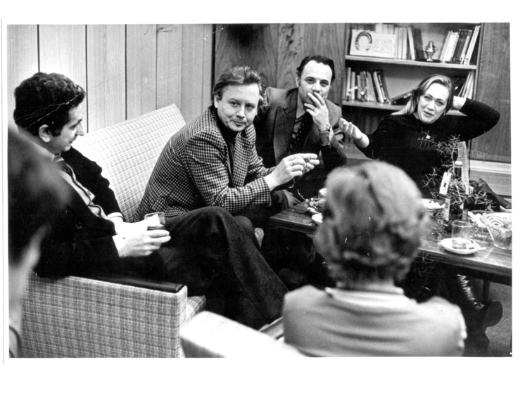     Олег Табаков и Галина Волчек на заводе АвтоВАЗ (Тольятти), 1973 год. Фото: Из архива театра «Современник»