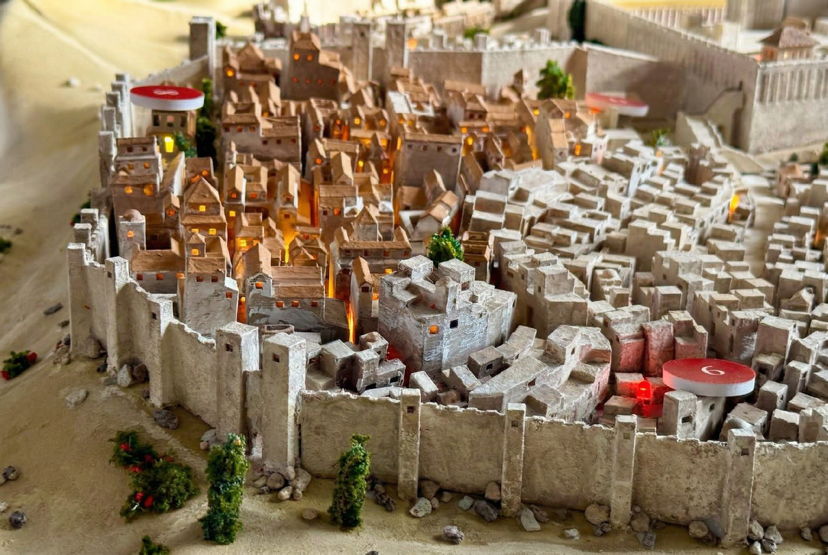 Свет собирает пространство в единое переживание