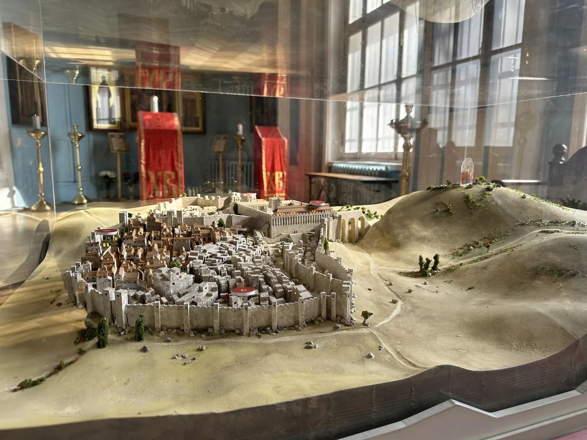 Макет древнего Иерусалима в пространстве собора святого апостола Андрея Первозванного
(Санкт-Петербург, Васильевский остров). Листайте →