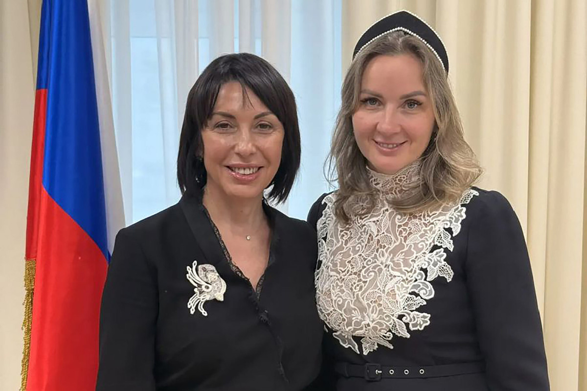    Уполномоченный при Президенте России по правам ребенка Мария Львова-Белова (справа) и заместитель губернатора – министр здравоохранения Свердловской области Татьяна Савинова. Фото: Департамент информационной политики региона