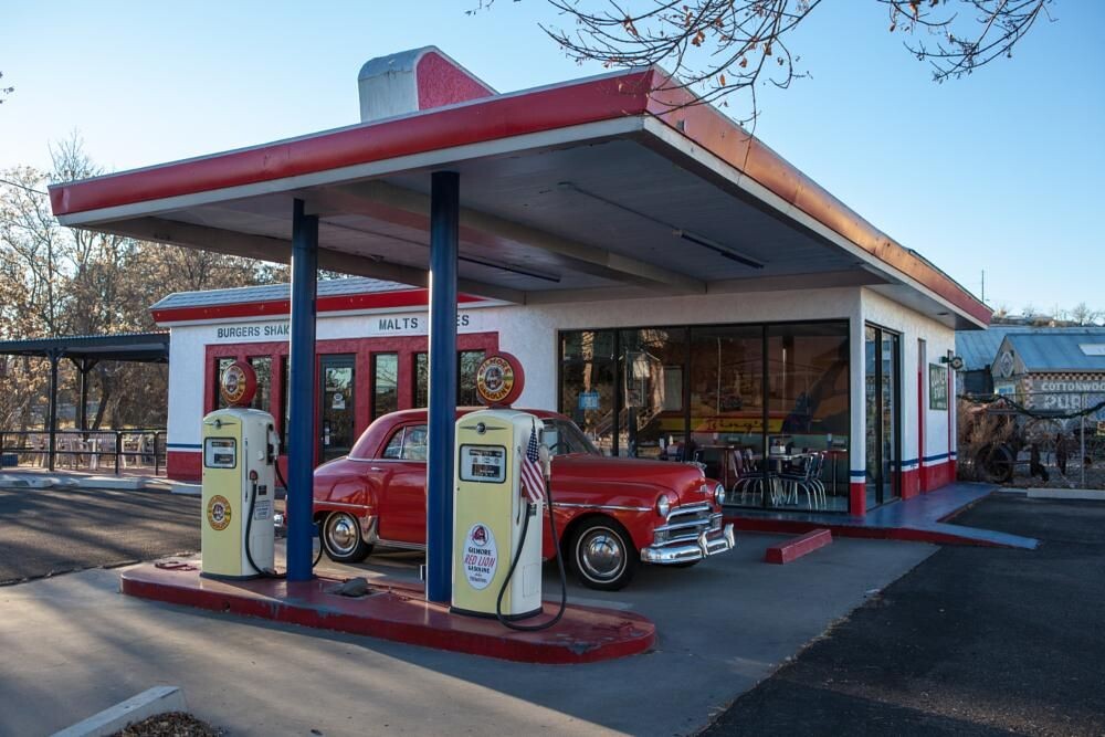 Реклама "этила" обещала плавный ход и мощный двигатель. О том, что свинец — нейротоксин, известный со времён Древнего Рима, производители предпочитали молчать