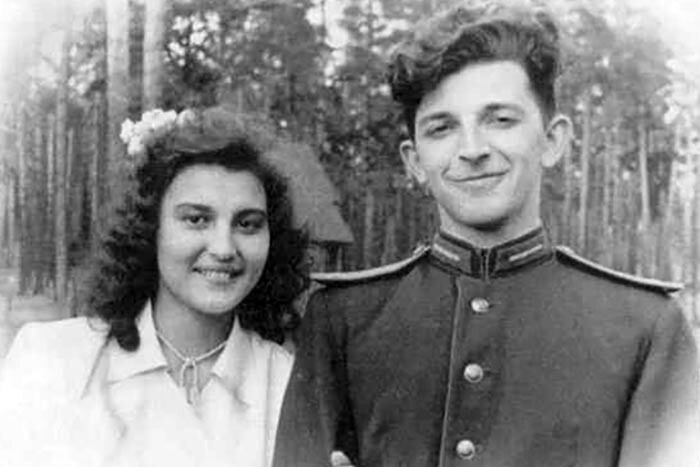 Аркадий Натанович Стругаций с первой женой. Изображение взято из открытых источников