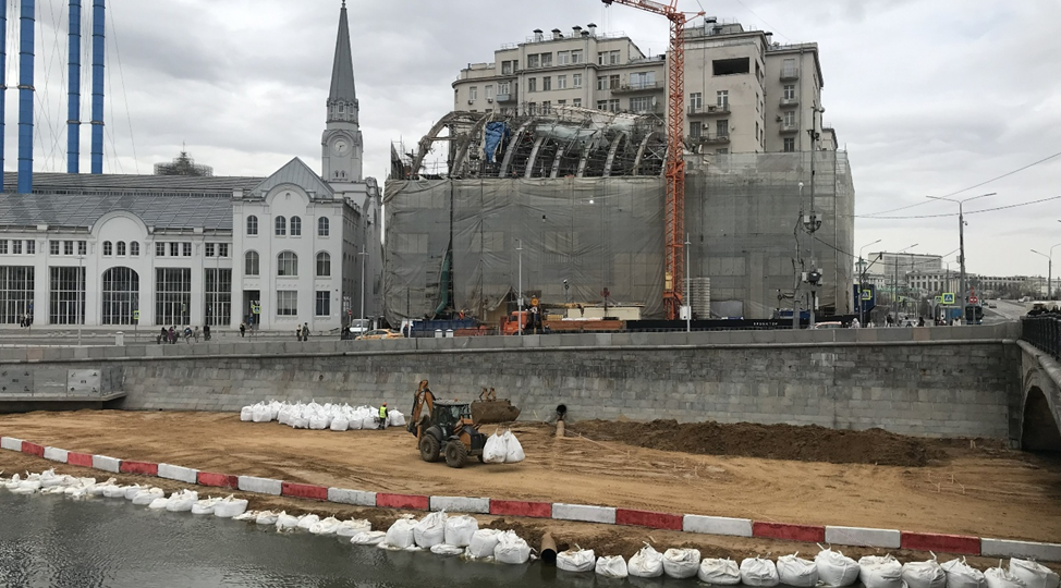 И текли куда надо каналы, И в конце куда надо впадали.