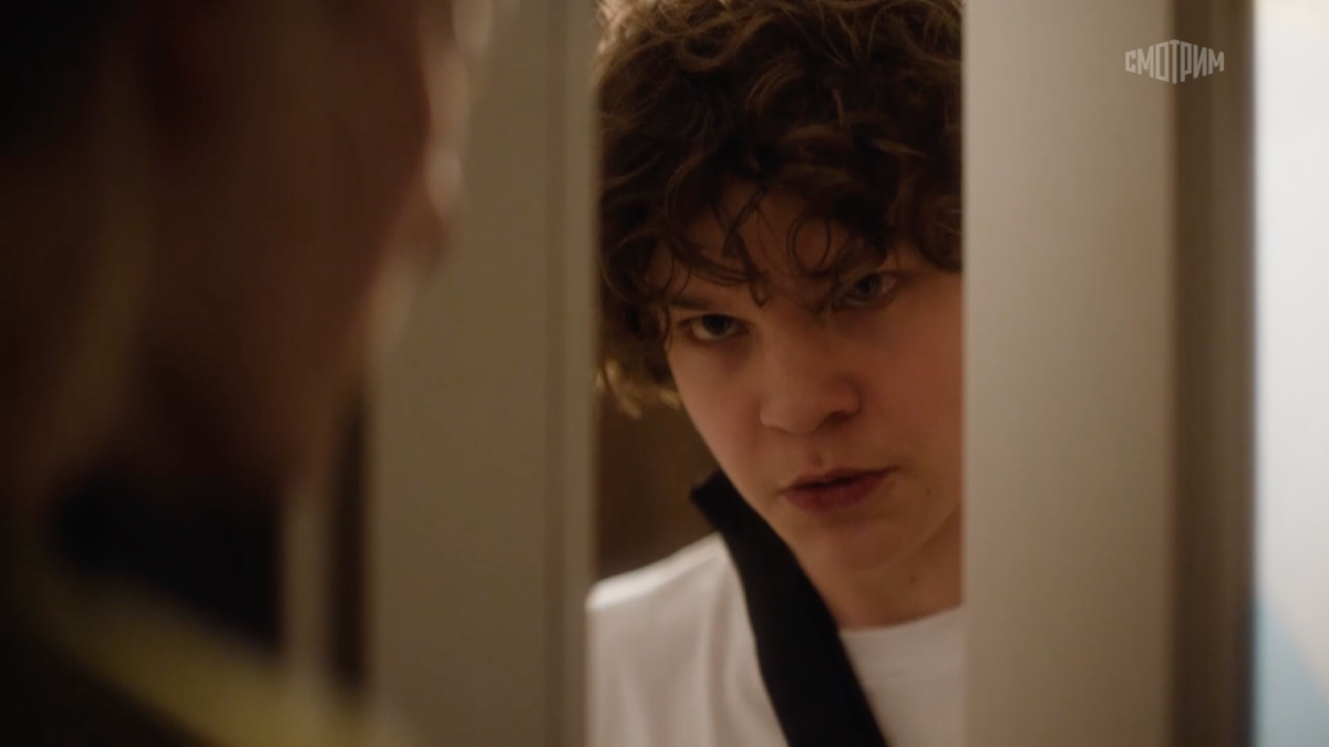 Сериал Оксаны Барковской "Выход", кадр из второй серии, онлайн-кинотеатр СМОТРИМ