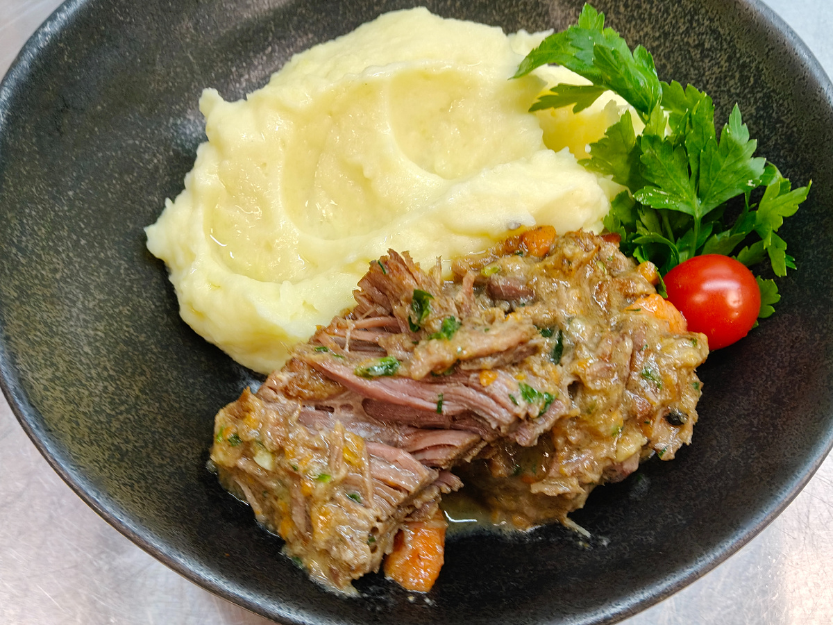 Тушеная говядина с пюре