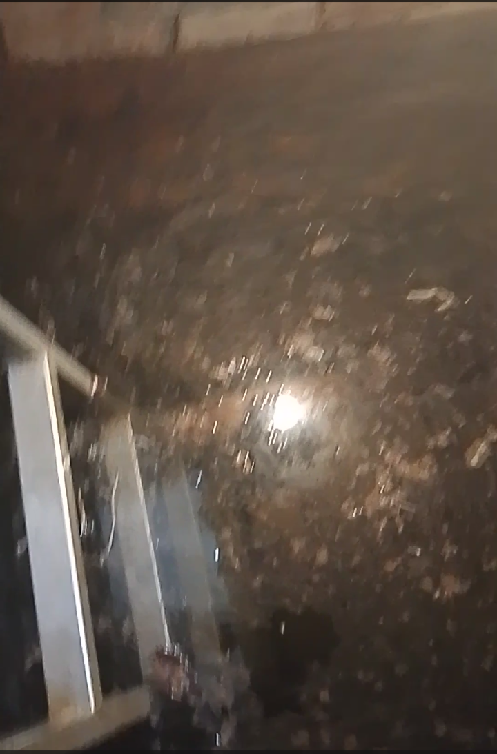 Вода в подполе почти до потолка 