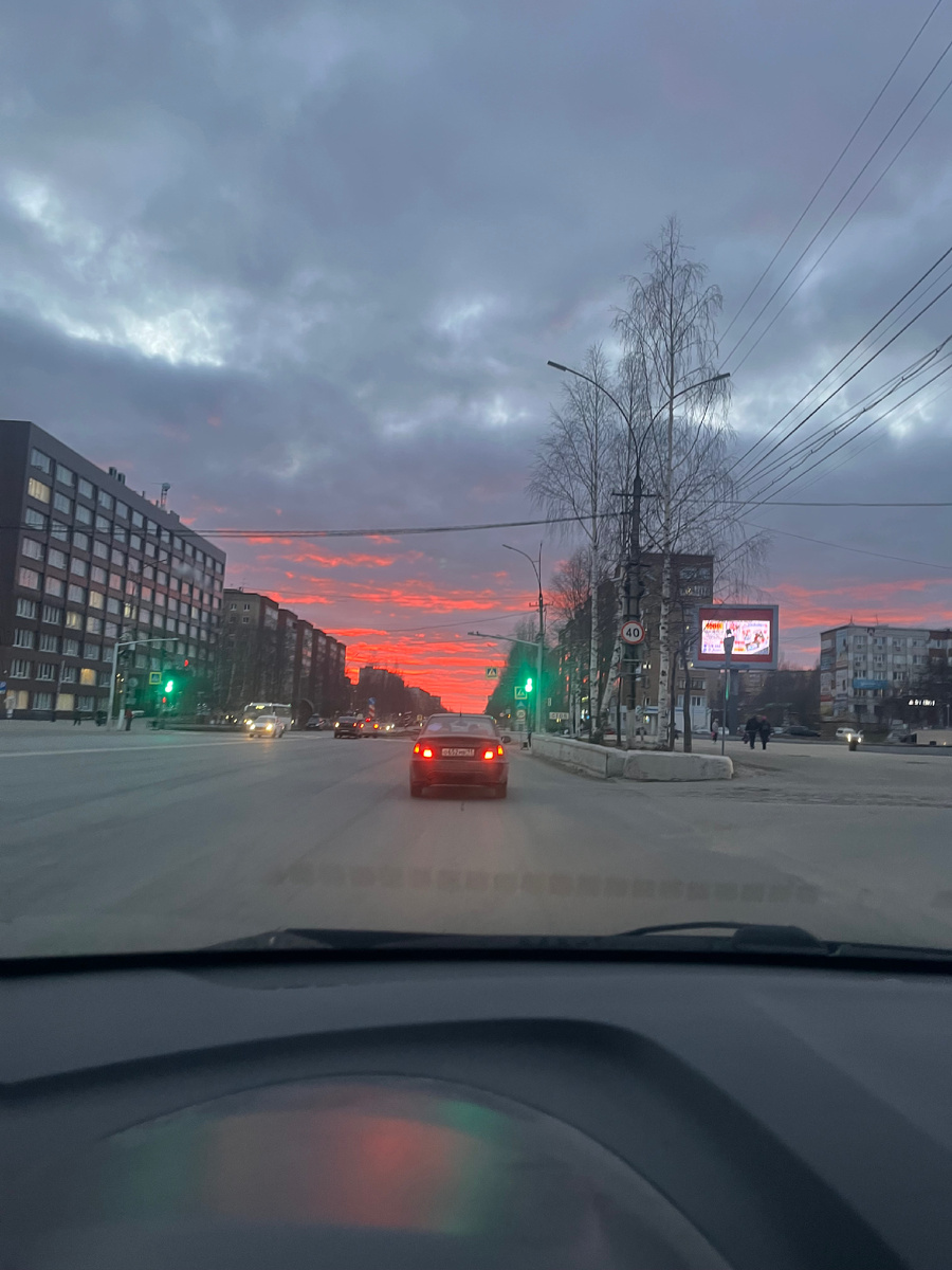 Вот так выглядел закат у нас в Ухте по дороге в фитнес-клуб. Фото автора 