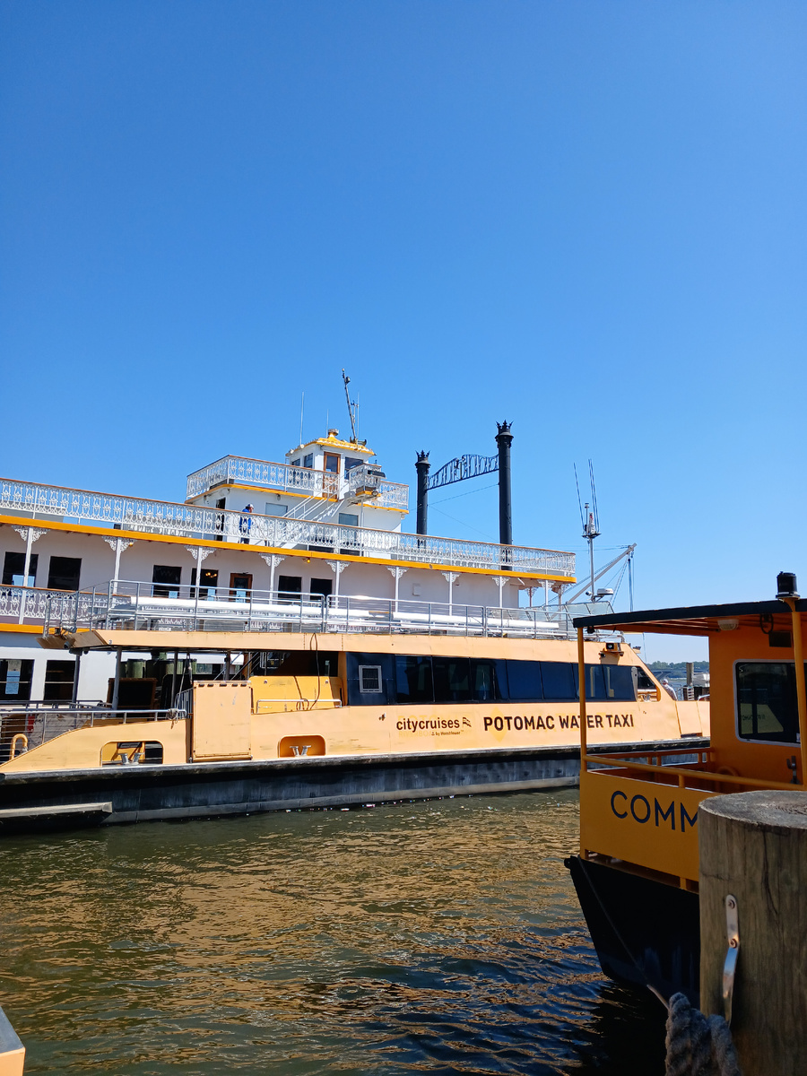 Вот такие пароходики-такси