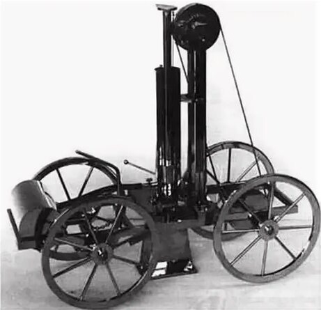 Этот двигатель считается одним из первых в мире двигателей внутреннего сгорания. Он работал на смеси водорода и кислорода, которая воспламенялась от электрической искры, толкая поршень. В конструкции использовались некоторые элементы, которые позже стали стандартными для современных двигателей, например, поршневая группа и искровое зажигание. 