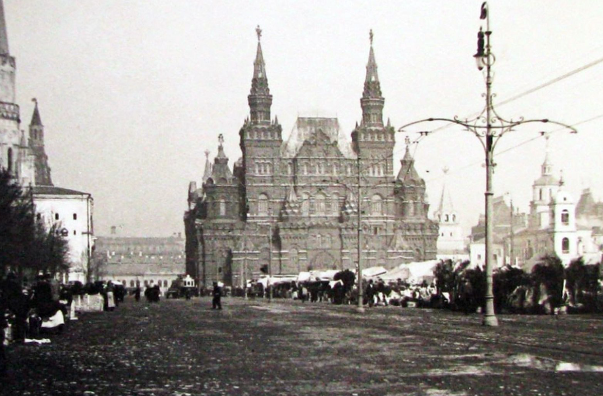 Вербный торг на Красной площади. Фото Александра Губарева. 1910-е годы.
Государственный исторический музей