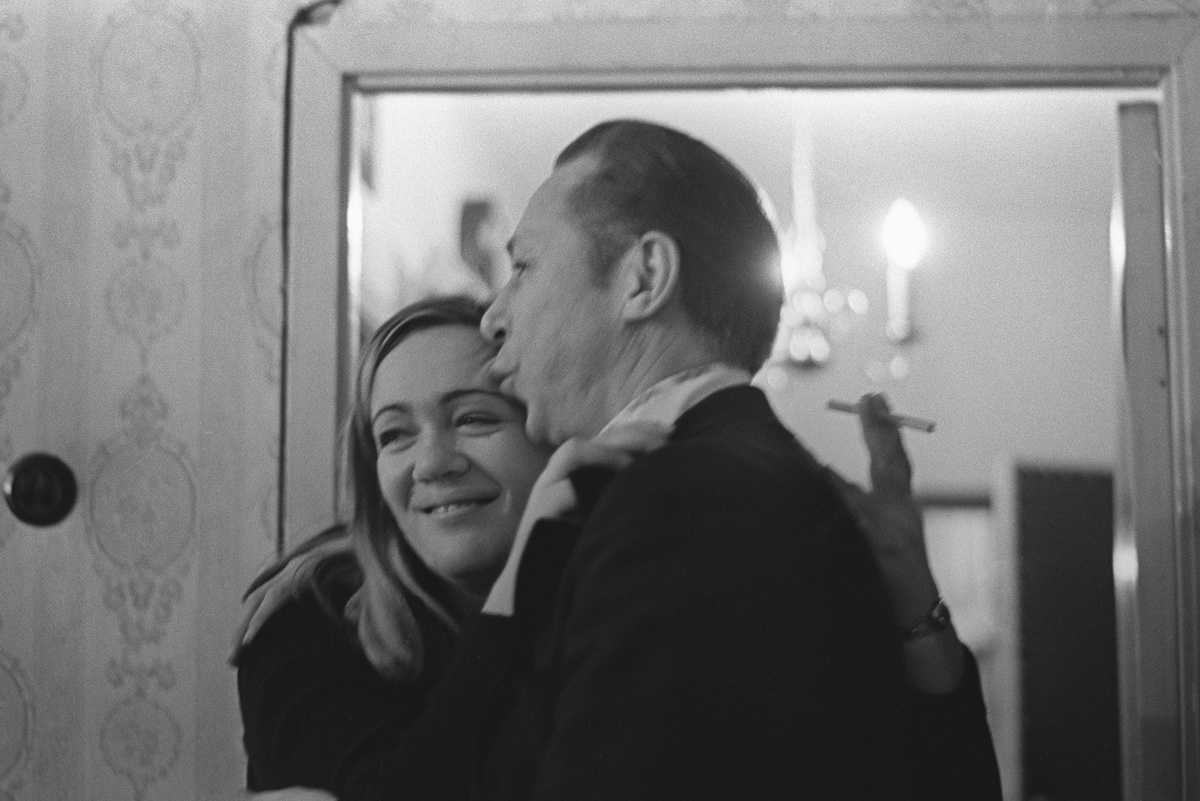    Уход Олега Ефремова из театра многие восприняли как конец. Но Галина Волчек проделала огромнейшую работу, чтобы продолжить вектор, который задали основатели "Современника": пригласила в театр молодых актеров, обновила репертуар. И театр выстоял./Анатолий Гаранин/РИА Новости