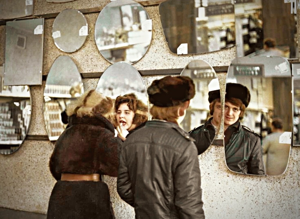 В советском магазине. 1980-е годы.