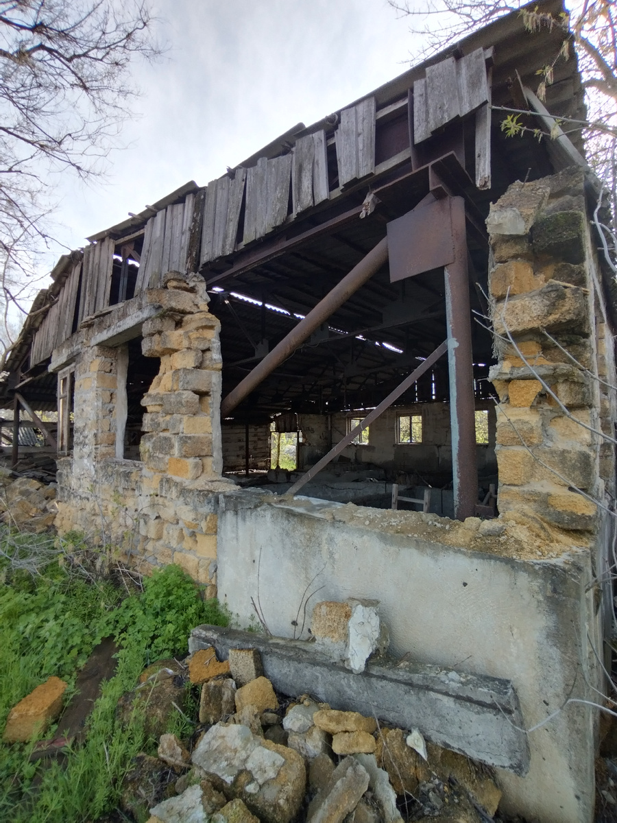 Здания на территории