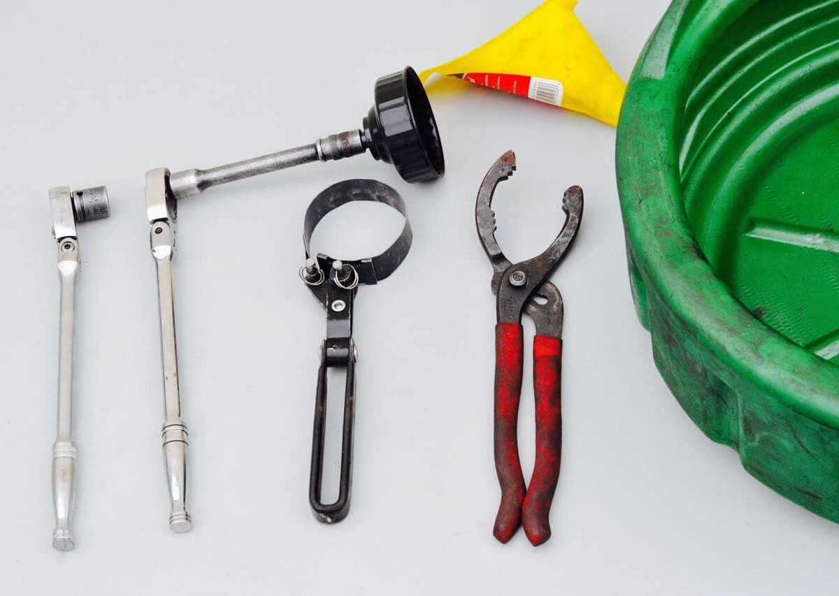 How to Change the Oil in A Car - Make Life Lovely