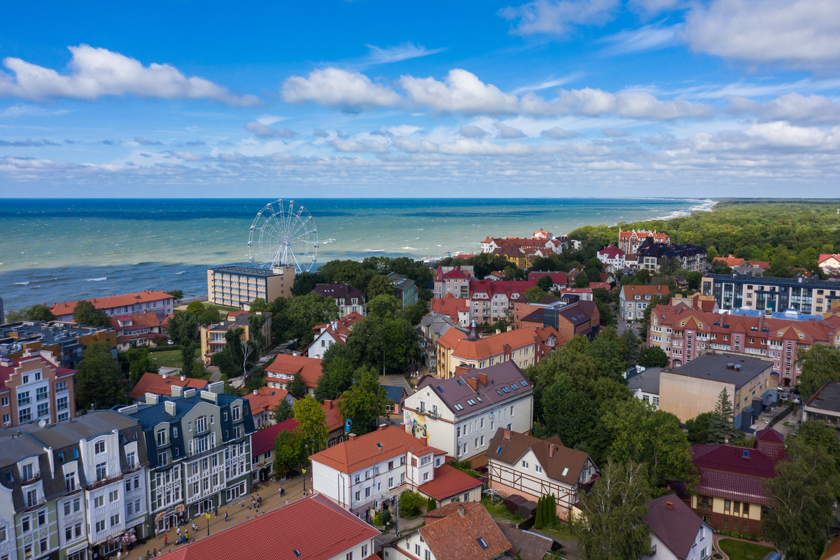 Зеленоградск, набережная и колесо обозрения «Глаз Балтики»