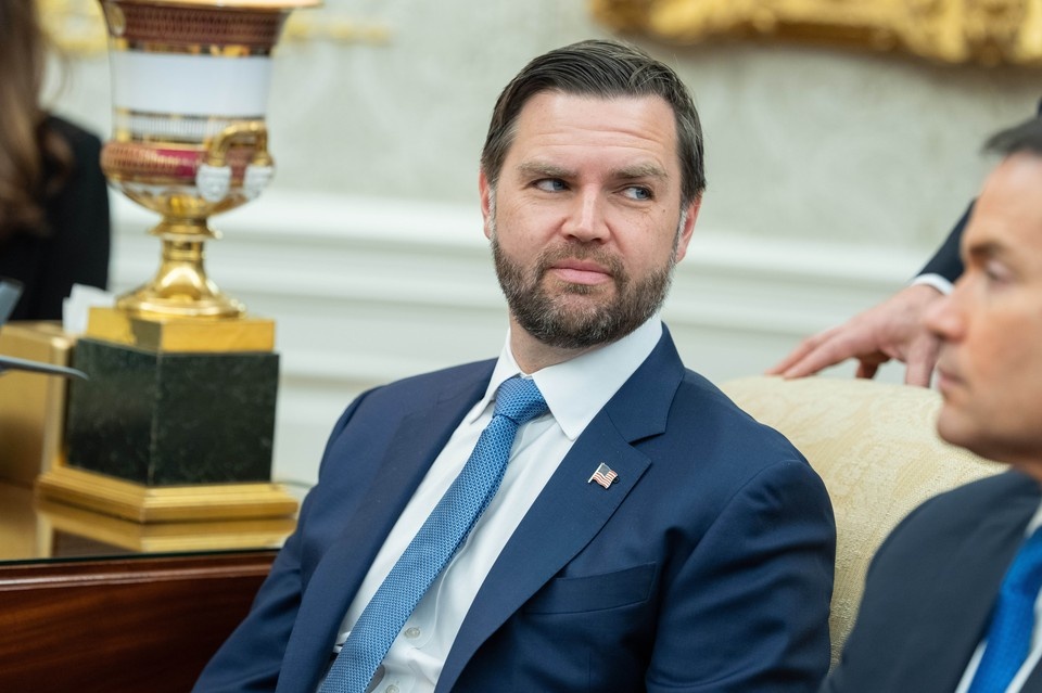    Вэнс подтвердил приверженность позиции о прекращении финансирования Украины. Фото: Aaron Schwartz - Pool via CNP/Keystone Press Agency/Global Look Press