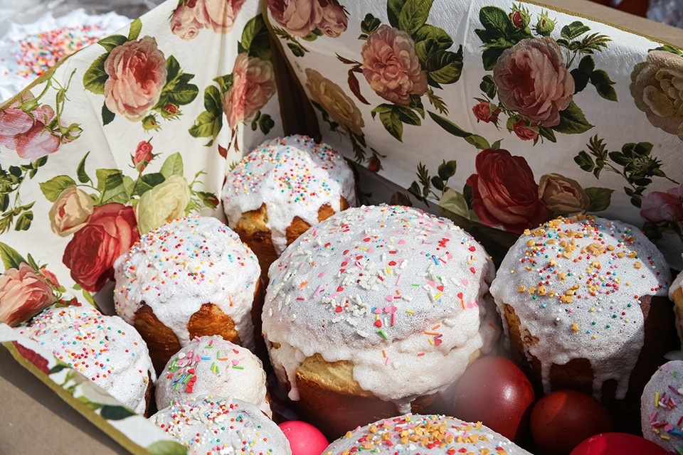    В Санкт-Петербурге задержали девушку, которая опубликовала фото с куличом и секс-игрушкой. ИВАНОВА Диана