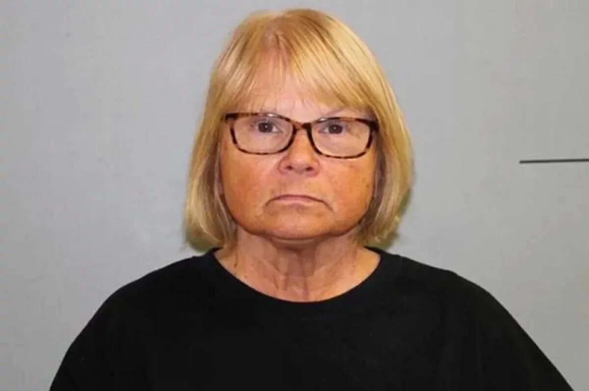    Нэнси Джин Троттье.