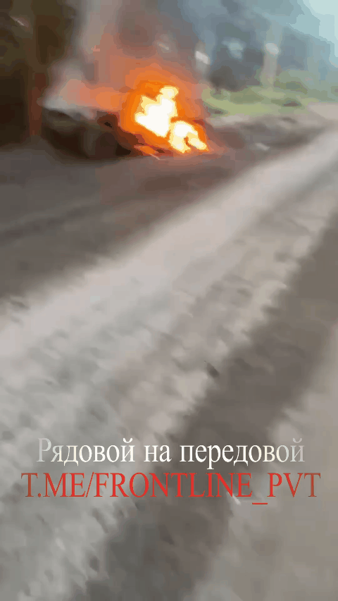    Сожжен багги ВСУ на дороге "жизни" на Константиновском направлении. Видео: "Рядовой на передовой"