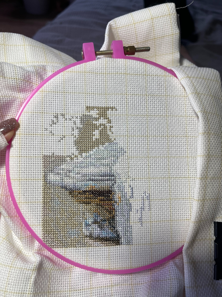 Я начинаю кайфовать от процесса. Может быть даже смогу закончить. План - за месяц вышить 6*5 желтых квадратиков. 