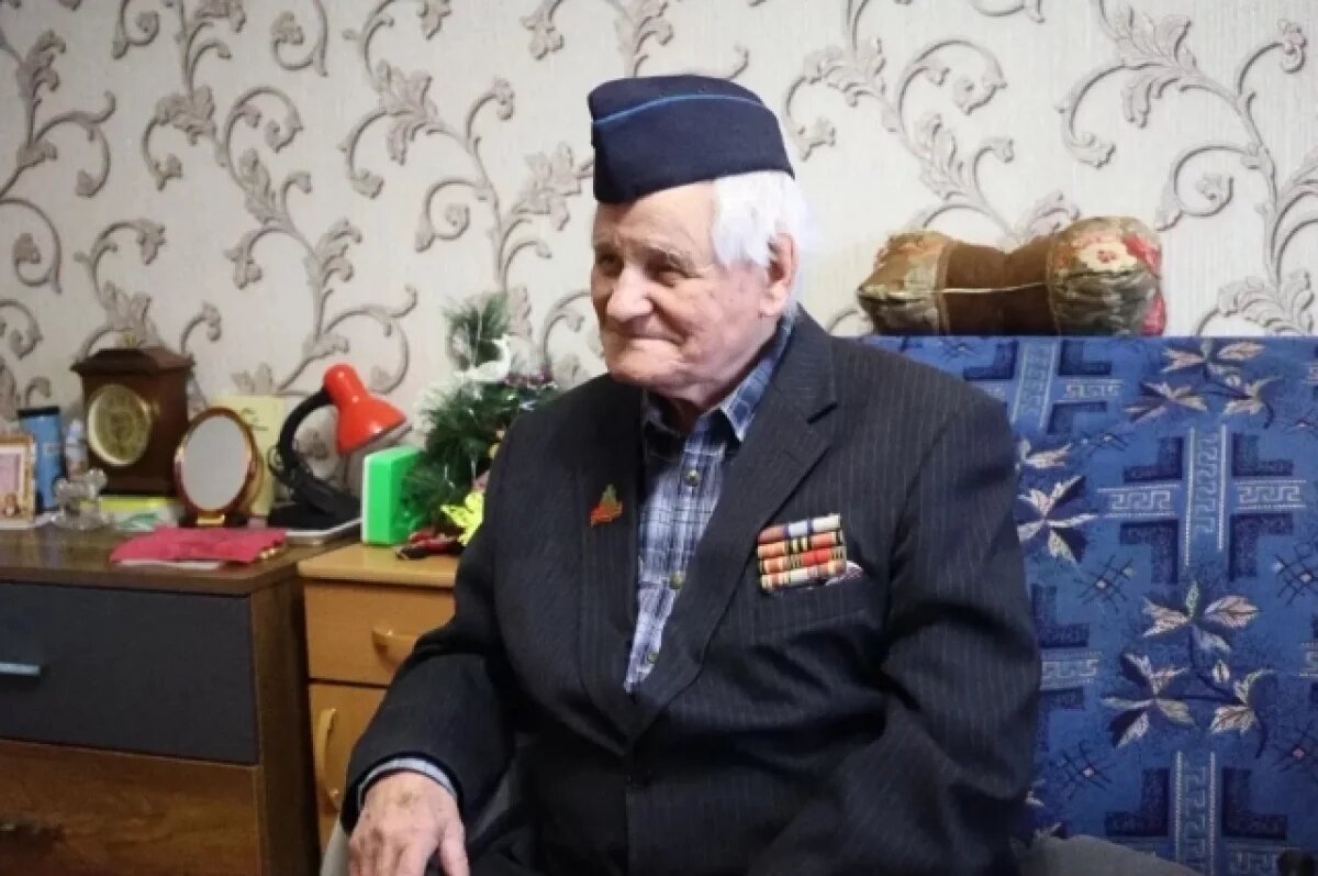    В Хабаровске губернатор вскрыл показную уборку во дворе ветерана ВОВ