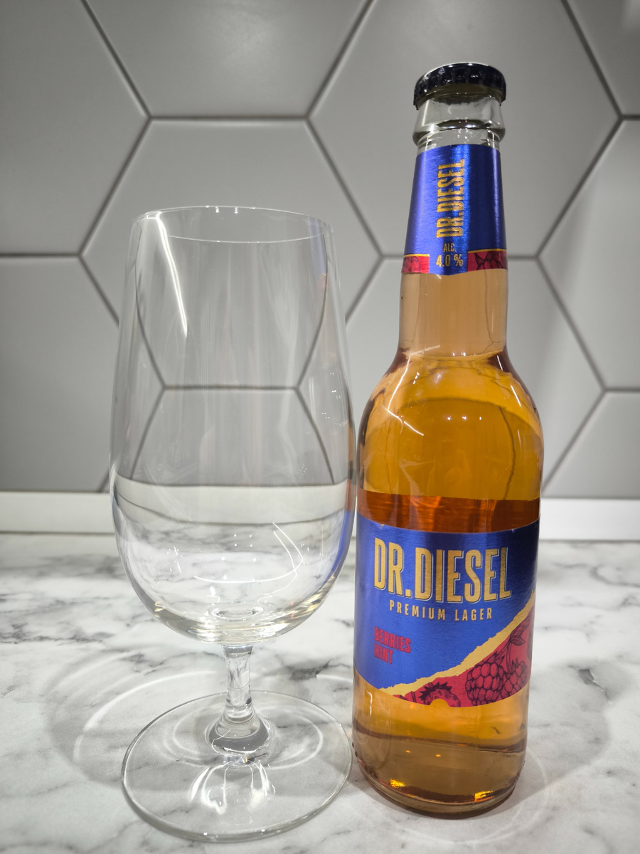 Пиво "Dr. Diesel Premium Lager Berries" (Доктор Дизель Премиум Лагер Лесные Ягоды) от ОПХ