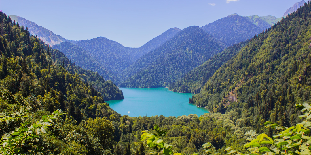 Деньги в Абхазии в 2026 году: где менять, как платить и что с банкоматами в Сухуме, Гагре и Пицунде