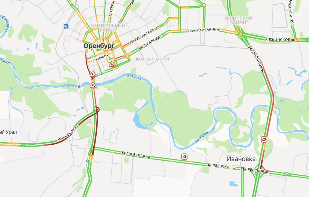    Из-за частично перекрытого моста через Урал по улице Донгузской сегодня утром в Оренбурге «встало» и Загородное шоссе
