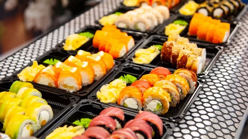     Роллы «Любовь и суши» в ассортименте. Фото: Дмитрий Лямзин.