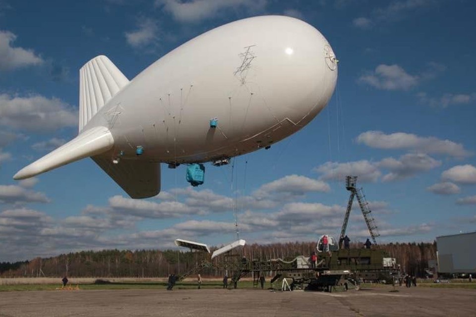    Дирижабль быстро летает, и может прилететь в нужную точку, либо его надуют и развернут там, где необходимо. Фото из архива НПЦ "Ушкуйник