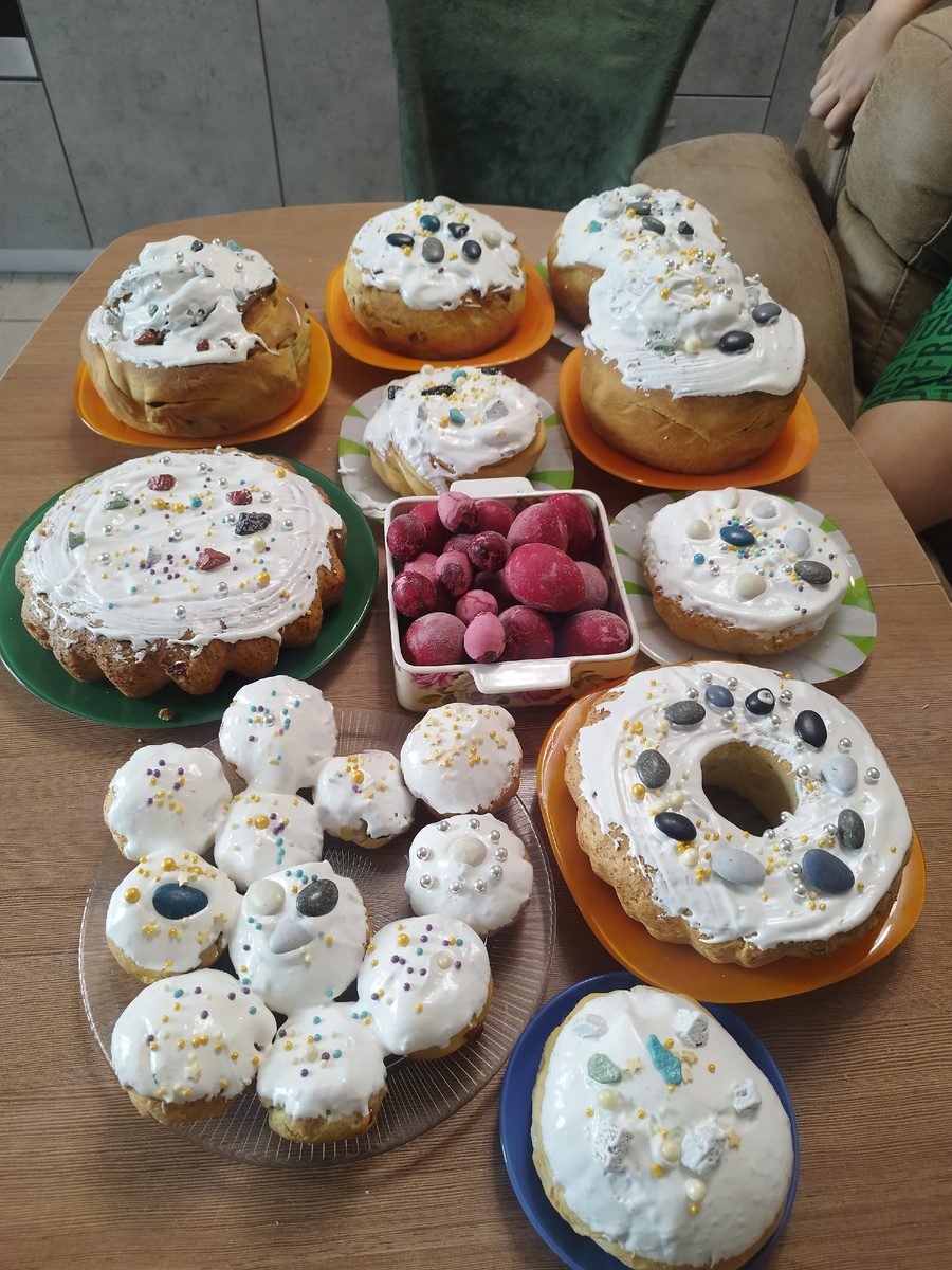 Воскресное утро было