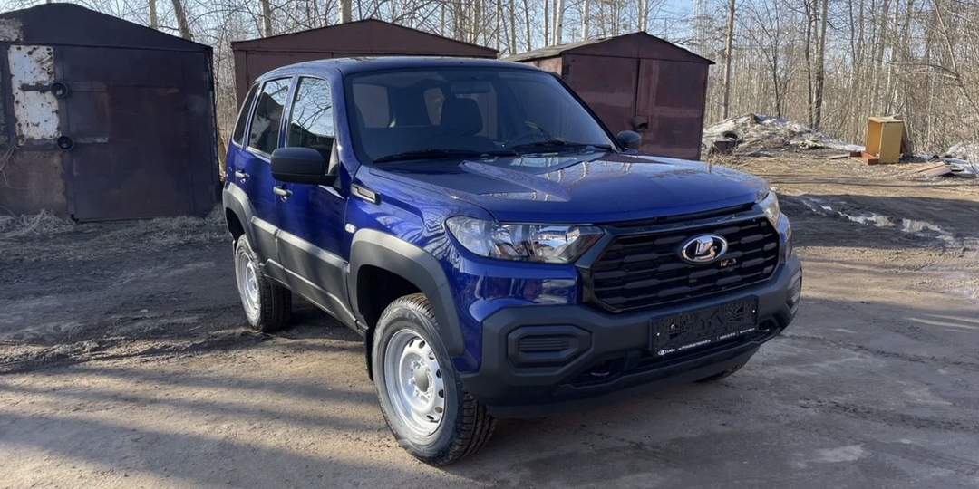 Купил новую Ниву Тревел 2026, проехал 2000 км – застучала раздатка. Дилер говорит: «Это особенность конструкции»