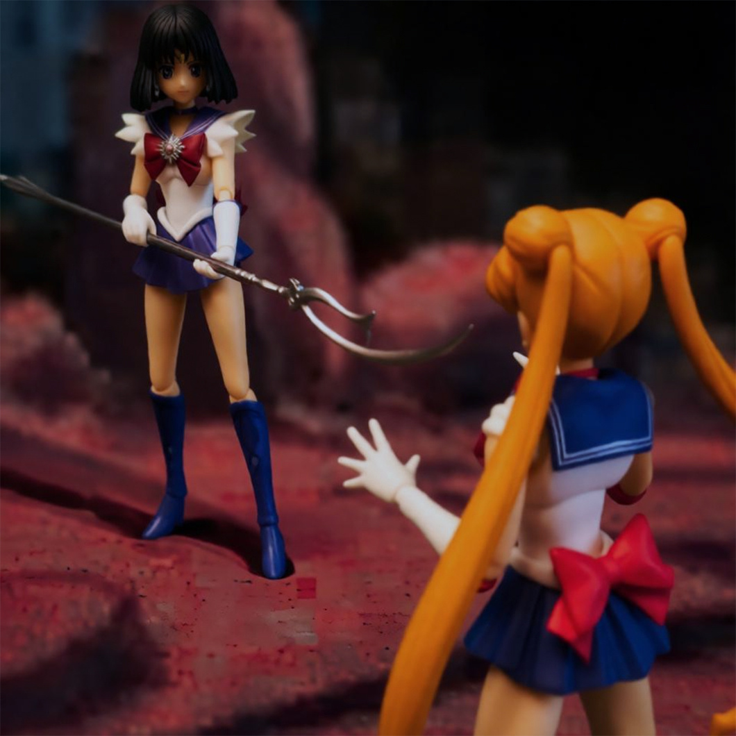 Сейлор Сатурн (Хотару Томо) и Сейлор Мун (Банни Цукино)