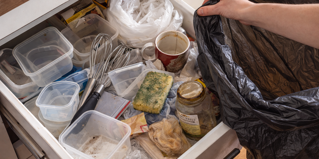 «10 вещей в вашей кухне, которые пора выбросить прямо сейчас» (минимализм + список)