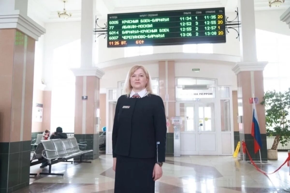    Её работа — постоянный контроль, ответственность, решение задач.