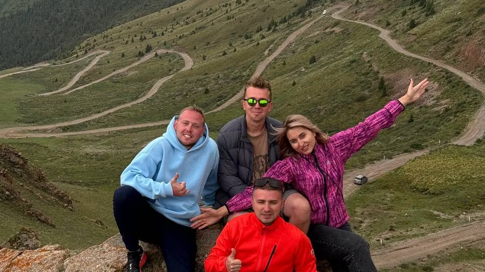 Кыргызстан: марсианские пейзажи, красные скалы и Иссык-Куль