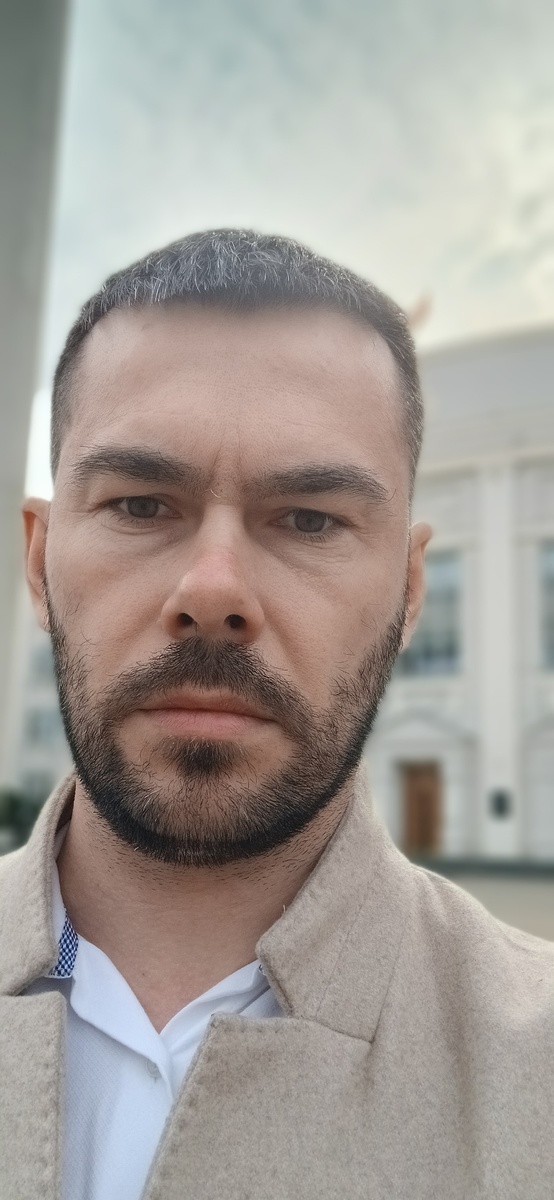 Ловушка надежности: Почему лучший инженер завода всегда получает меньше всех