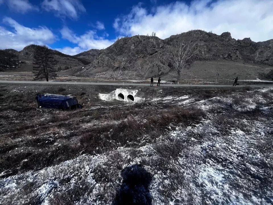    ДТП с "перевертышем" вблизи села Курай. Источник: МВД по Республике Алтай