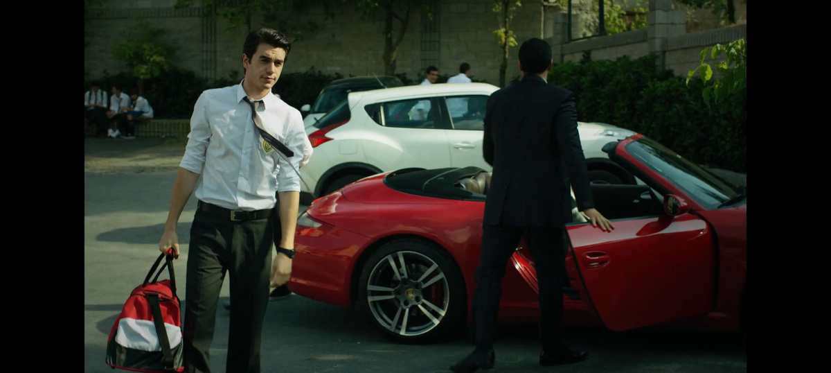 Кадр из сериала "В ожидании солнца"