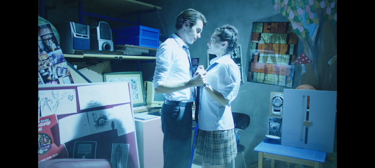 Кадр из сериала "В ожидании солнца"