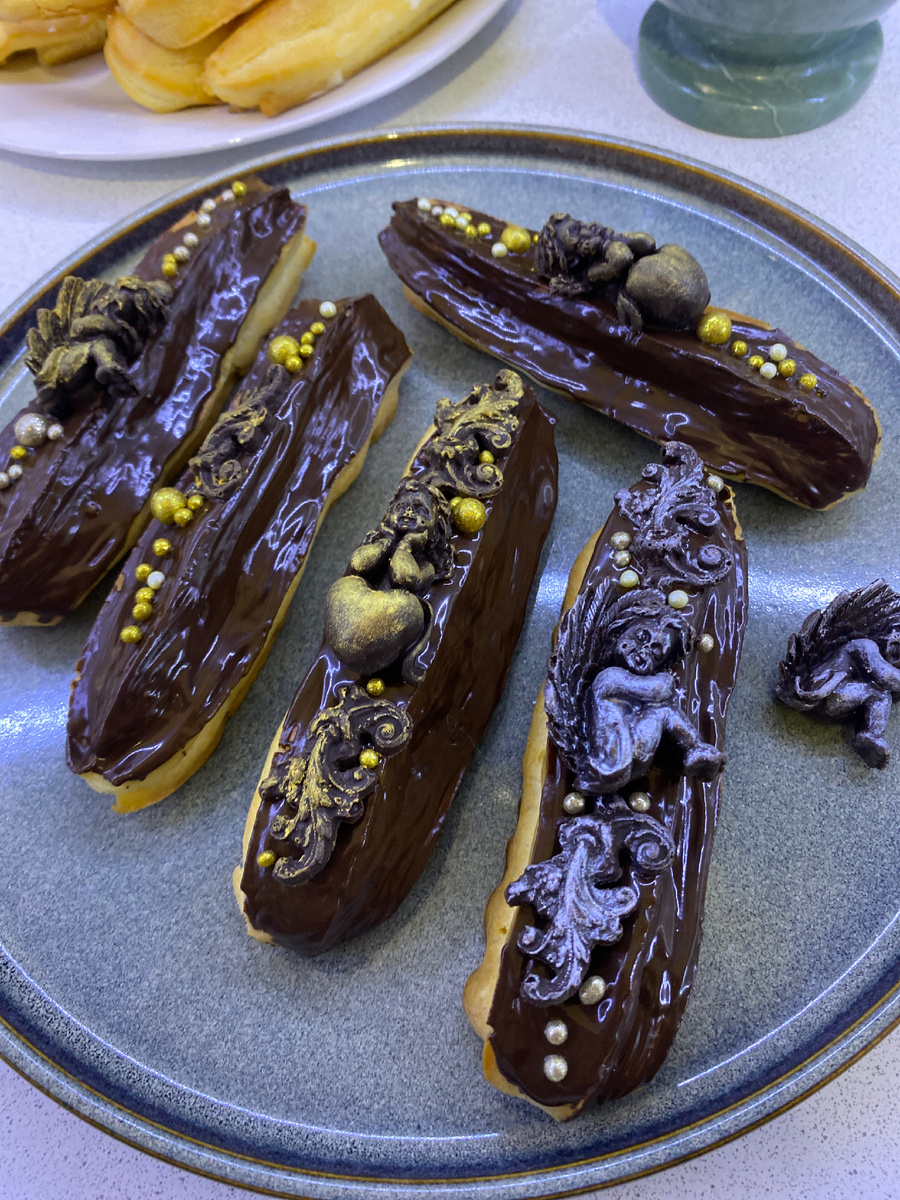 У неё талант, все своими руками))